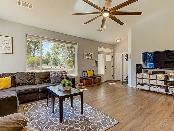 5th image of 7575 Giant Oaks Dr