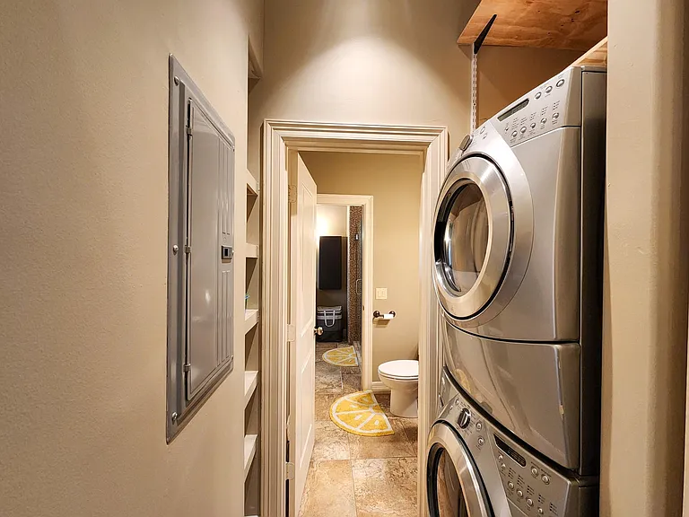 2510 Travis St #105 — Photo 7