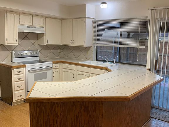 5th image of 2906 Holy Cross Ln