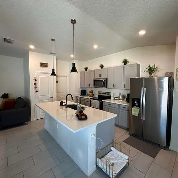 1027 Papaya Cir — Photo 8