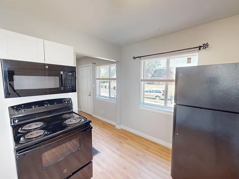 388 S Powell Ave — Photo 6