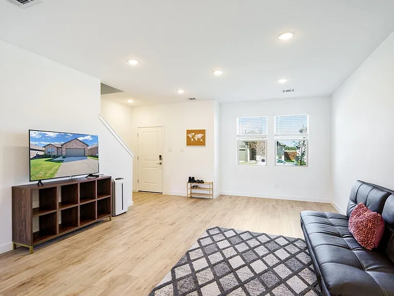 2608 Ontario Dr — Photo 7