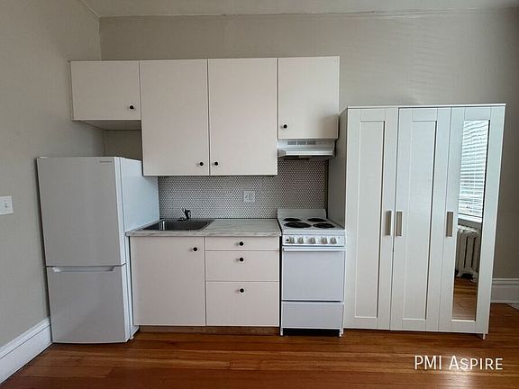 5th image of 1331 Columbine St APT 1A