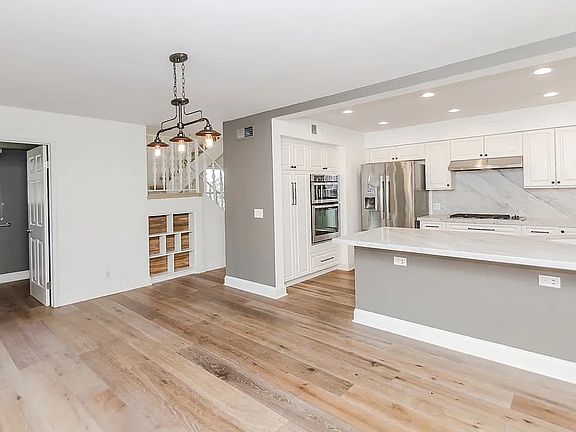 4th image of 3601 Vista Pacifica St Unit 1