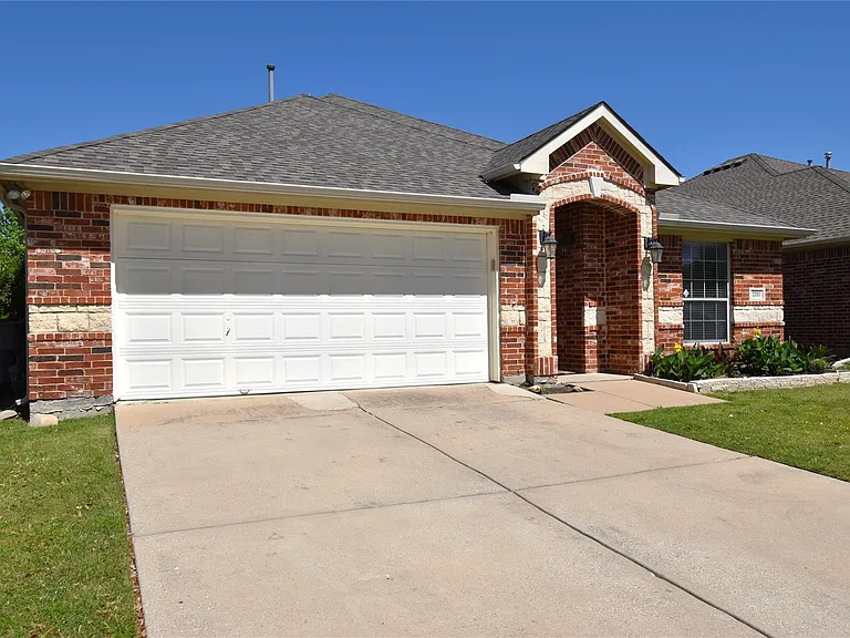 2757 Cascade Cove Dr — Photo 2