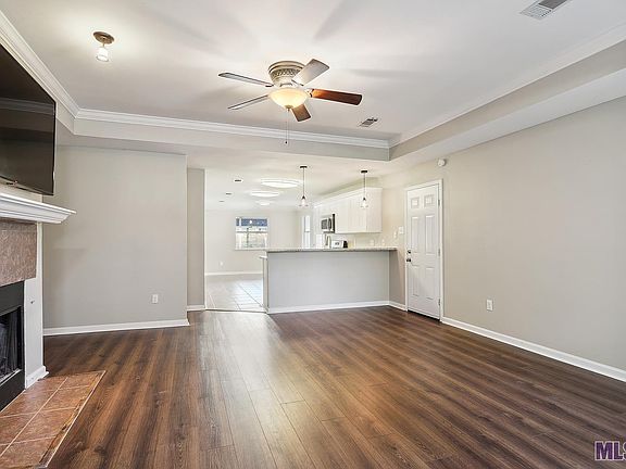 2nd image of 604 Camelia Ave