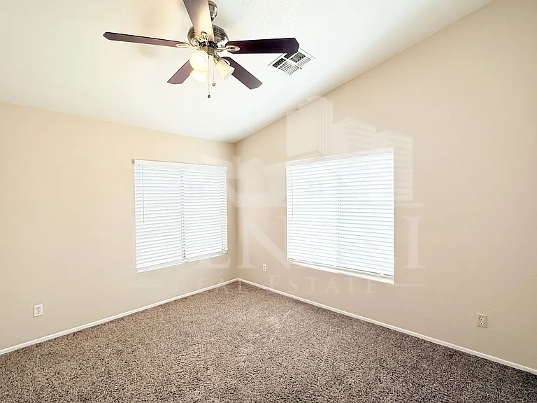 805 S Esmeralda — Photo 22