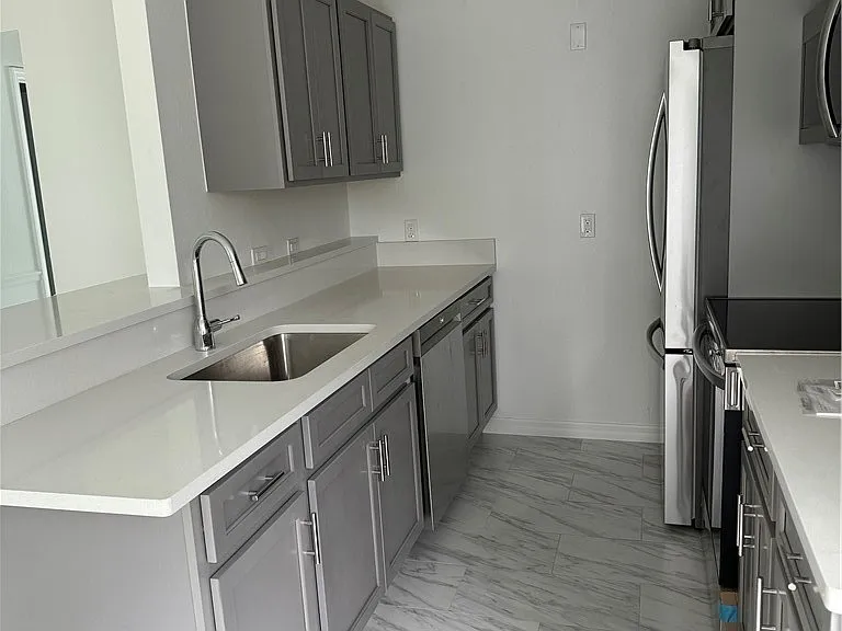 3225 E Riverside Dr #54E — Photo 4