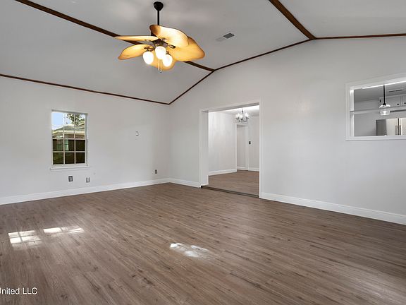5th image of 214 Greenwood Ave