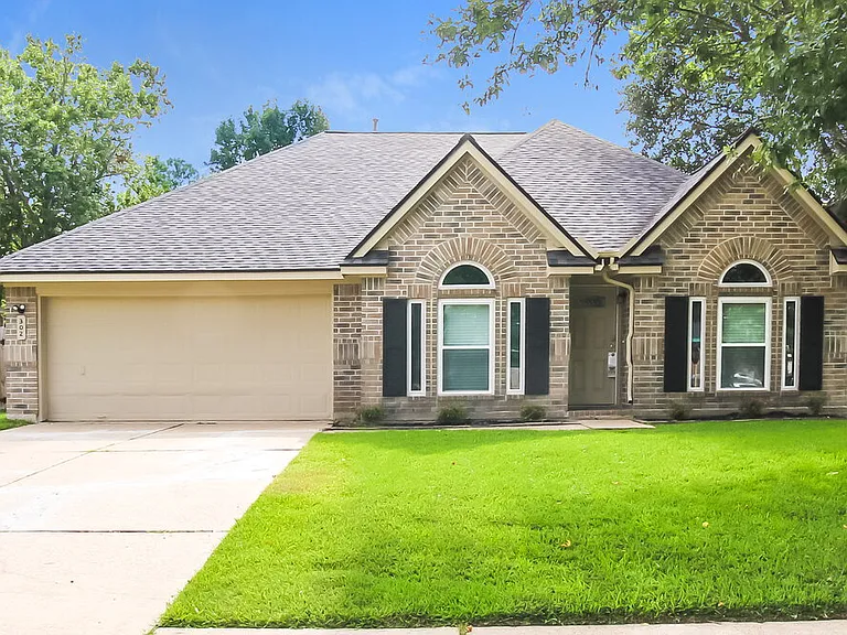 302 Dunford Ct — Photo 1
