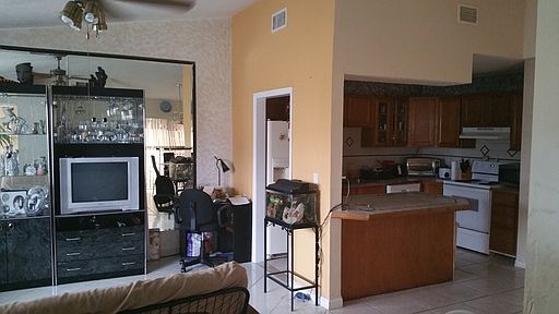 4th image of 339 SW 35th Ave