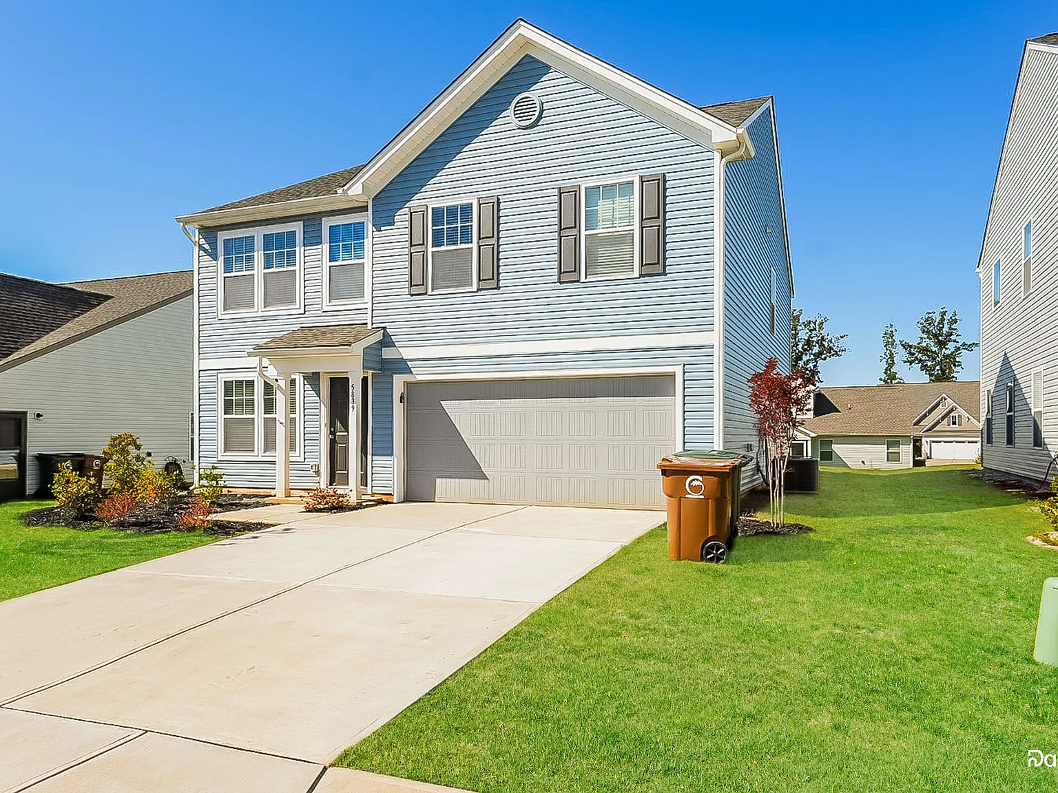 3 bed, 2.5 bath, 2428 sqft, $2,135 — Photo 2