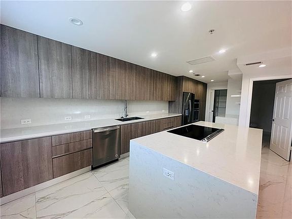 3rd image of 620 NE 7th Ave