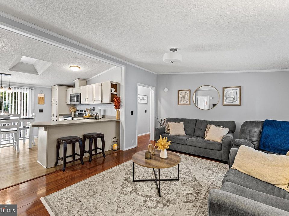 1st image of 72 White Pine Dr
