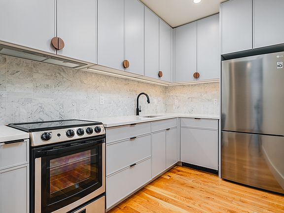 3rd image of 33 Franklin St #418