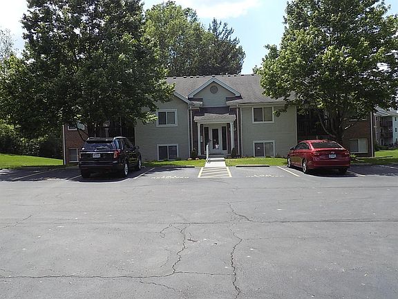 2nd image of 5988-1 Meadowcreek Dr #5988-01