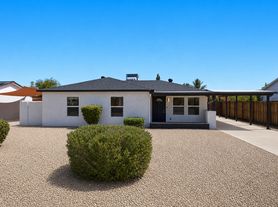 1005 E Mariposa St