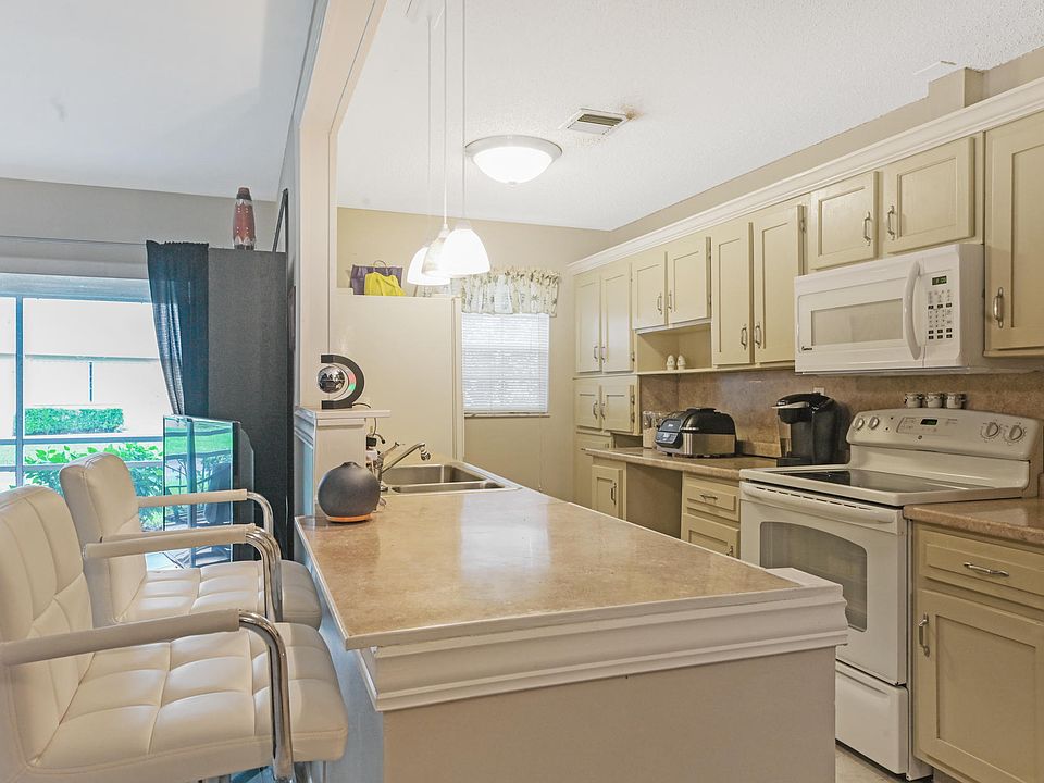 1st image of 14660 Canalview Dr APT C