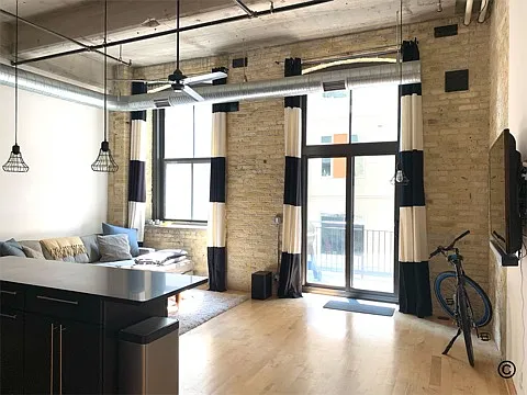 239 E Chicago St #206