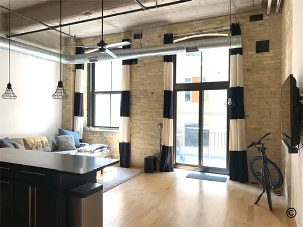 239 E Chicago St APT 206, Milwaukee, WI 53202
