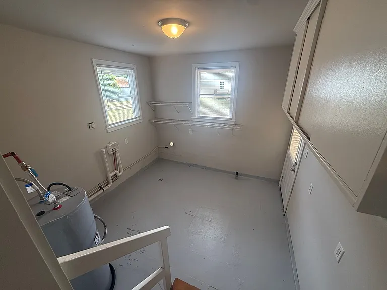 1840 Powell Rd — Photo 30