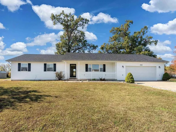 1304 Hazel St, Johnston City, IL 62951