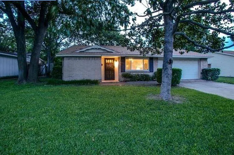 1603 Lorrie Dr — Photo 1