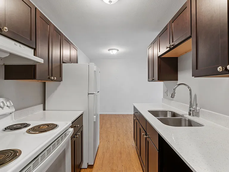 Lake Street Manor — Photo 11