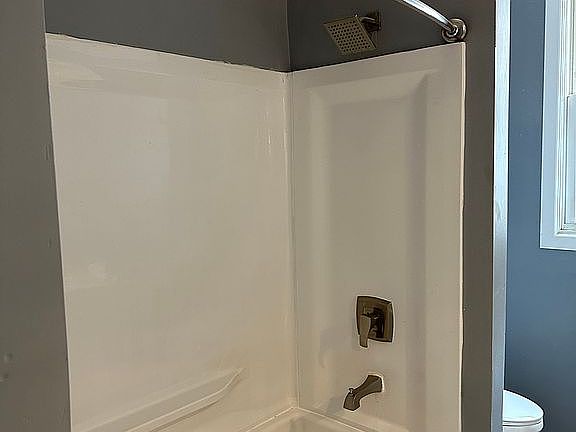 4th image of 740 E Gum St