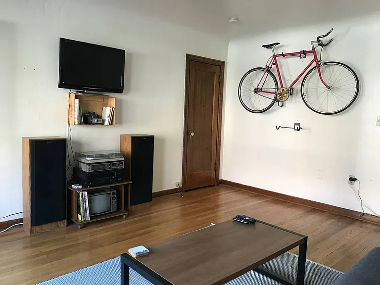 Catalina Apartments — Photo 10