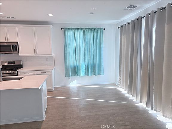 4th image of 729 Sumac Ln