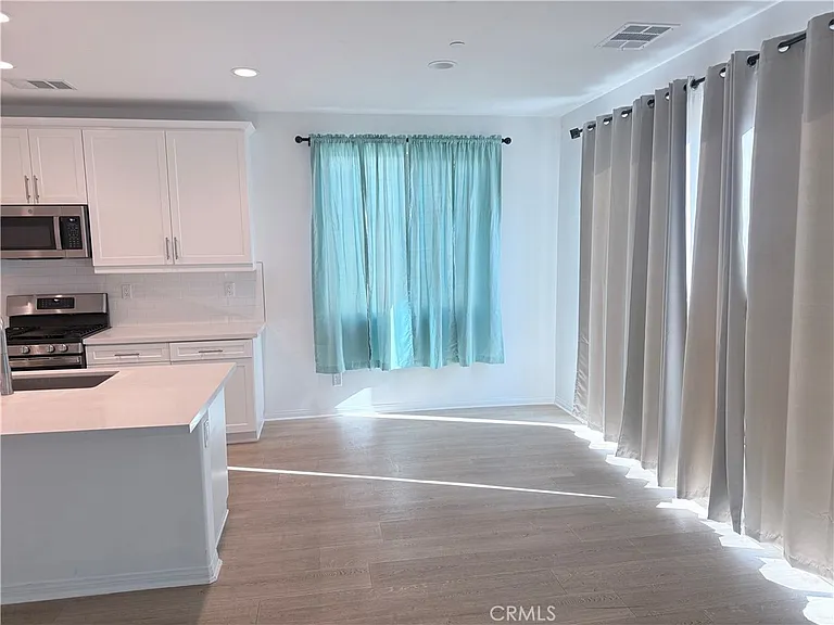 729 Sumac — Photo 4