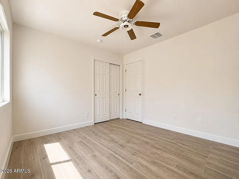 5256 W Pleasant Ln — Photo 15