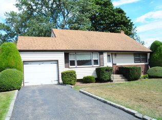 59 Lincoln Rd W, Plainview, NY 11803