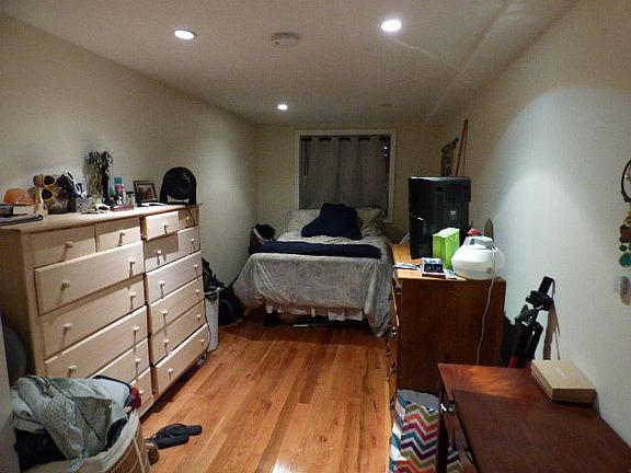 3rd image of 2007 33rd St #1