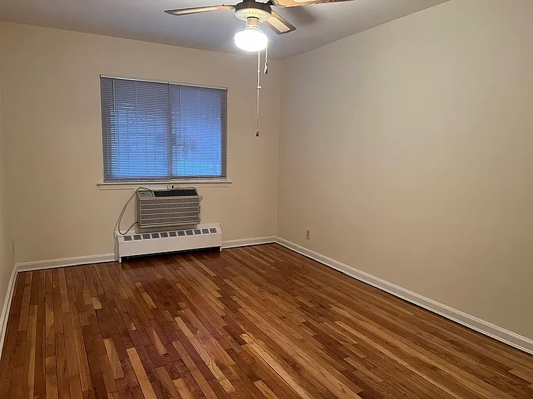 21-04 Hoyt Ave S #2 — Photo 12