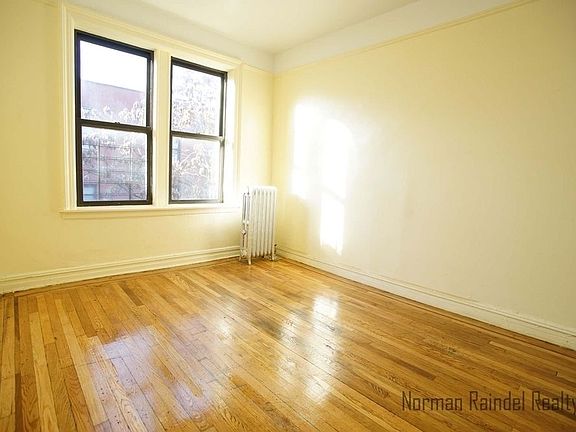 2nd image of 3525 Bainbridge Ave APT 5F