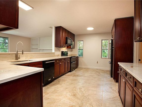 4th image of 1613 Cottagewood Dr