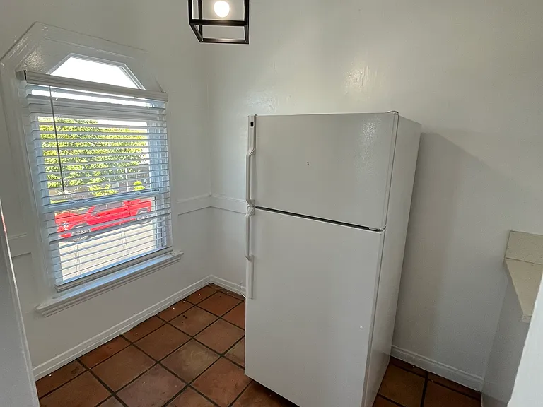 1012 N Ardmore Ave #201 — Photo 8