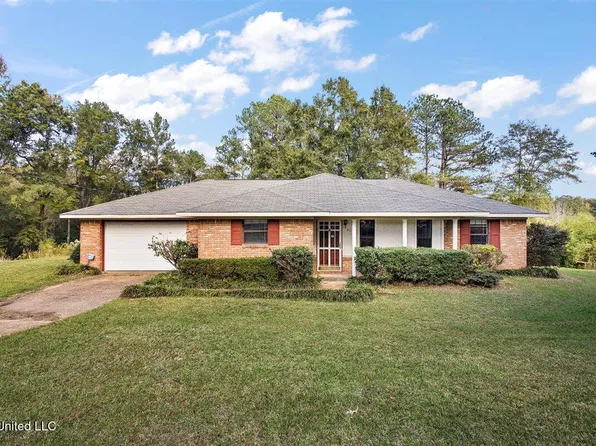 820 Memorial Dr, Braxton, MS 39044