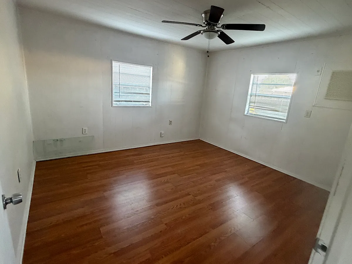 Building Photo - 3220 California Ave #3220