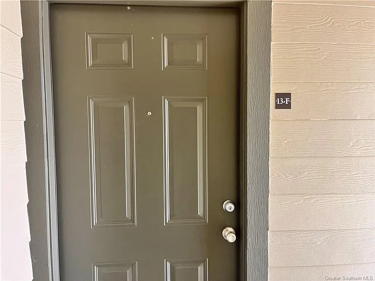 1020 W McNeese St #13F — Photo 2