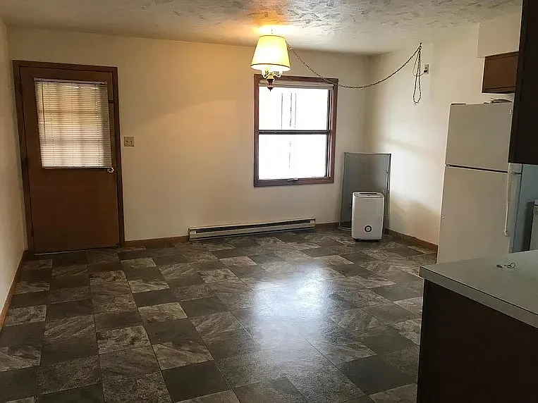 2 bed, 700 sqft, $800 — Photo 2