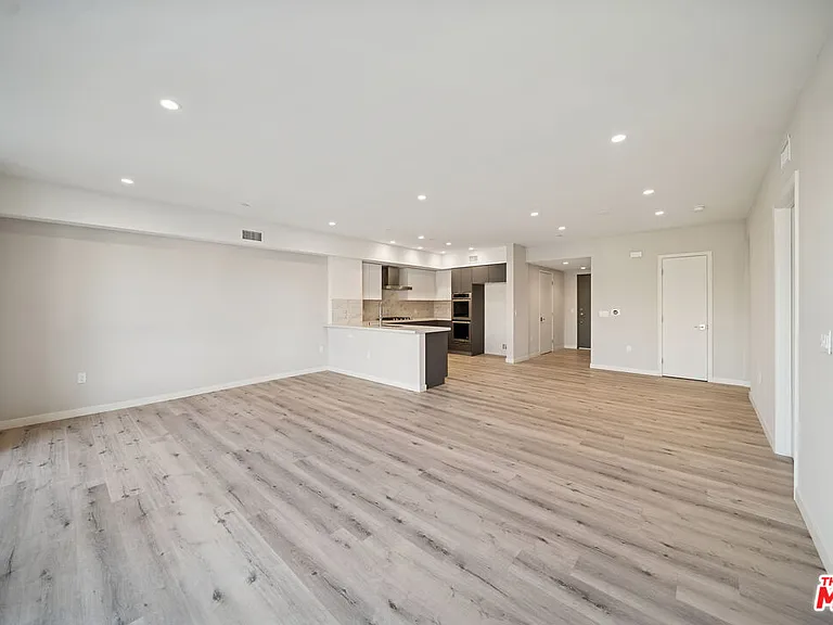1051 S Corning St #501 — Photo 10