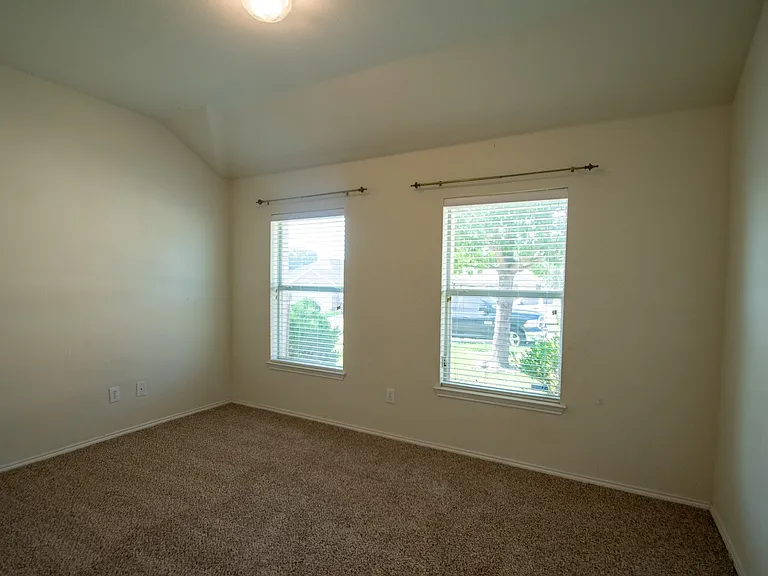 3725 Sapphire St — Photo 18