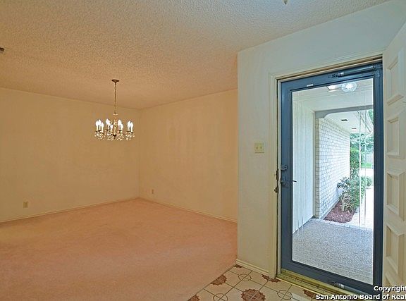 4th image of 15219 Chalet Dr