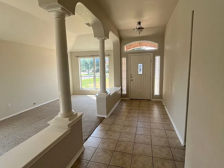 1607 Schottische Ln — Photo 3