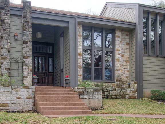 3rd image of 10801 Pickfair Dr