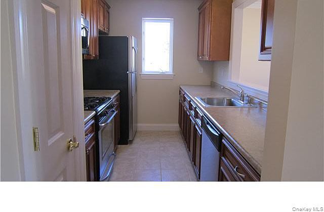 1st image of 402 Tondo Cir