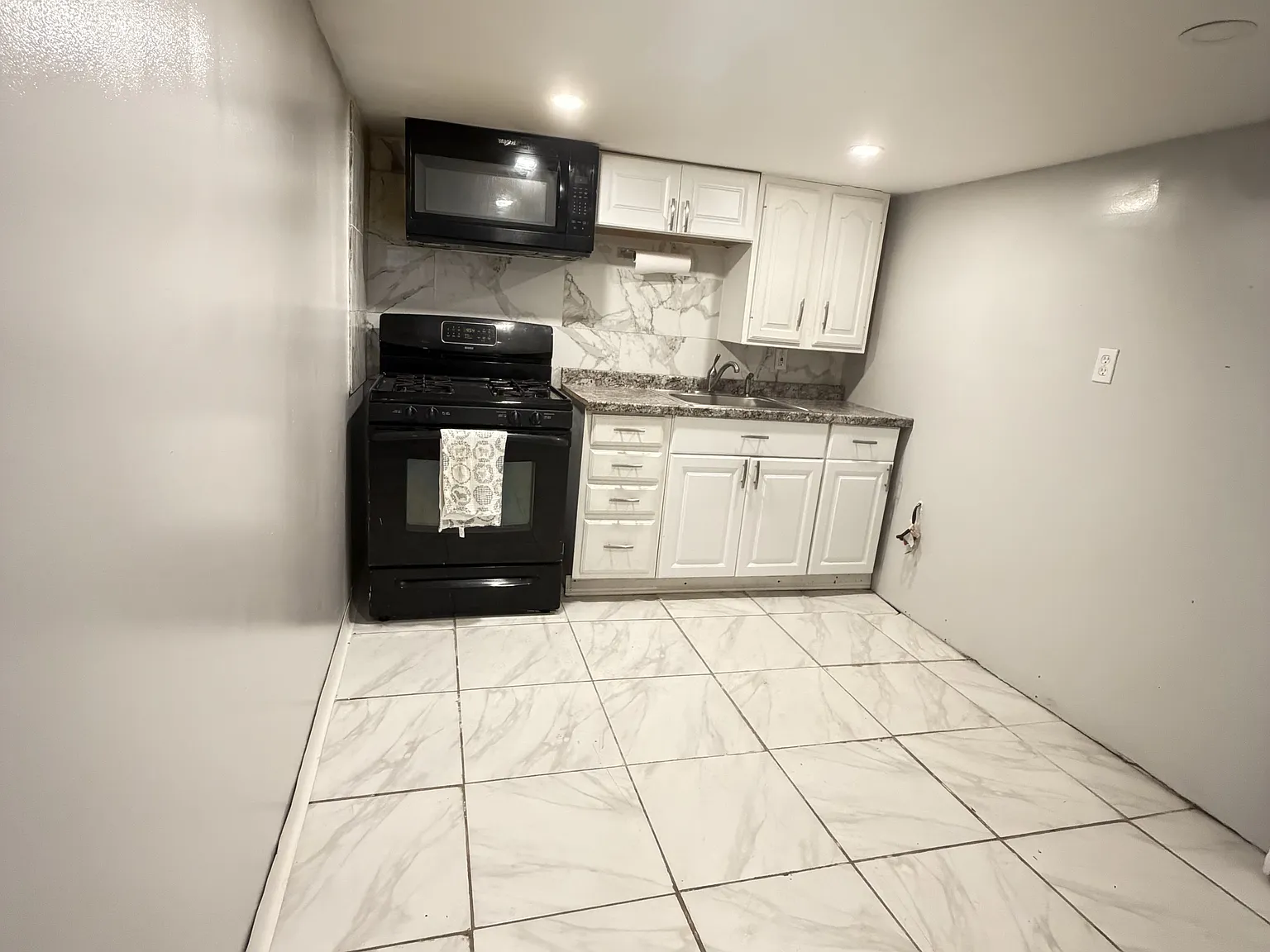 2 bed, 950 sqft, $1,700 — Photo 3